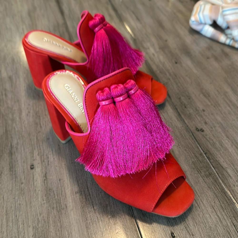 Sexy slides with block heel!  Compliments galore because they’re unique